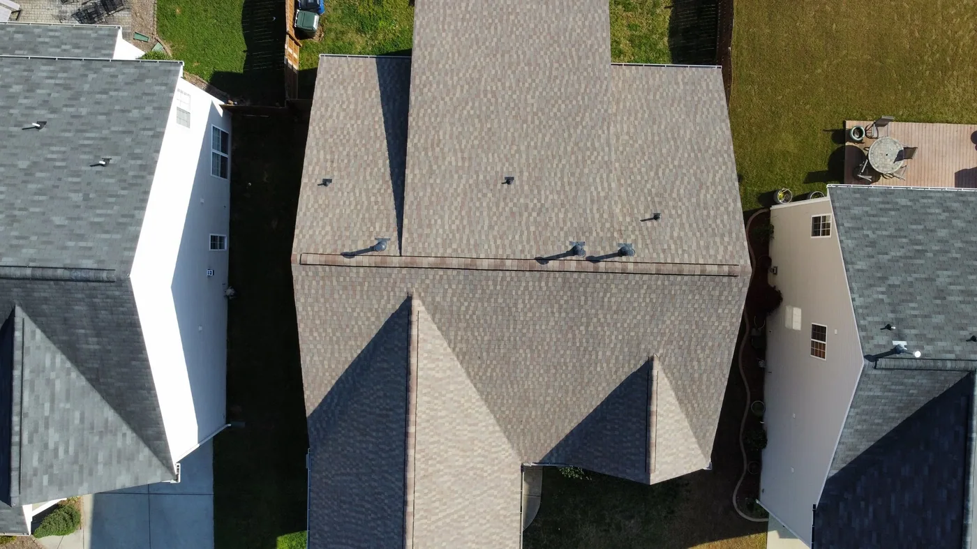 Expert roof construction by the Lamar Homes crew