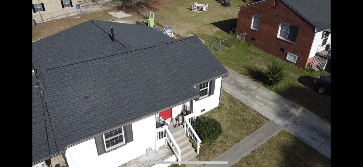 Licensed Lamar Homes contractors at work