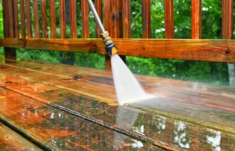 Deck cleaned and restored by Lamar Homes